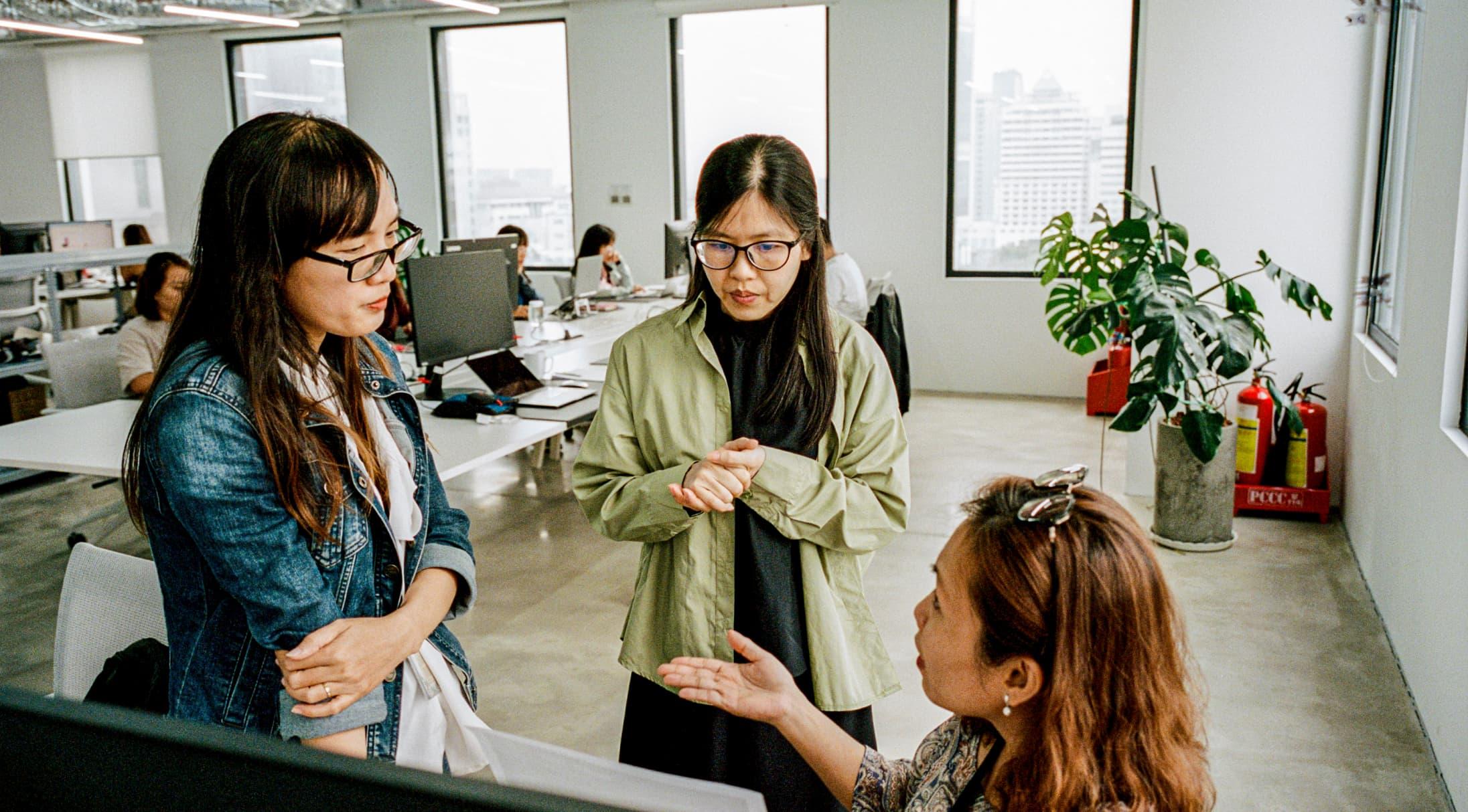 A group of woman having a discussion in the workplace